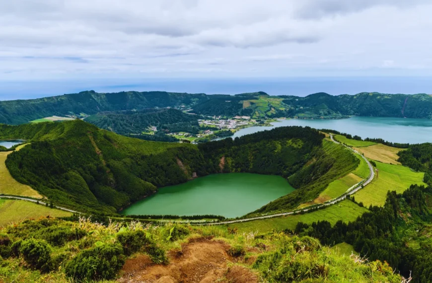 Azores vs Hawaii