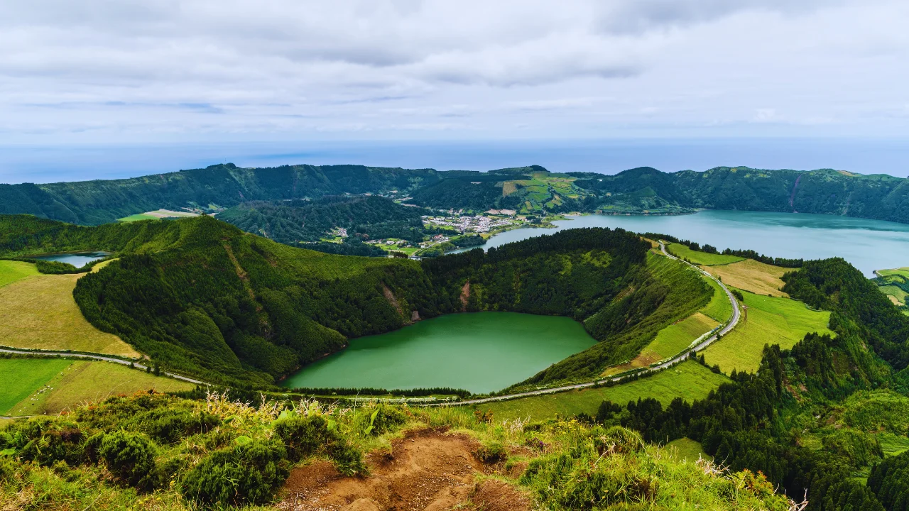 Azores vs Hawaii