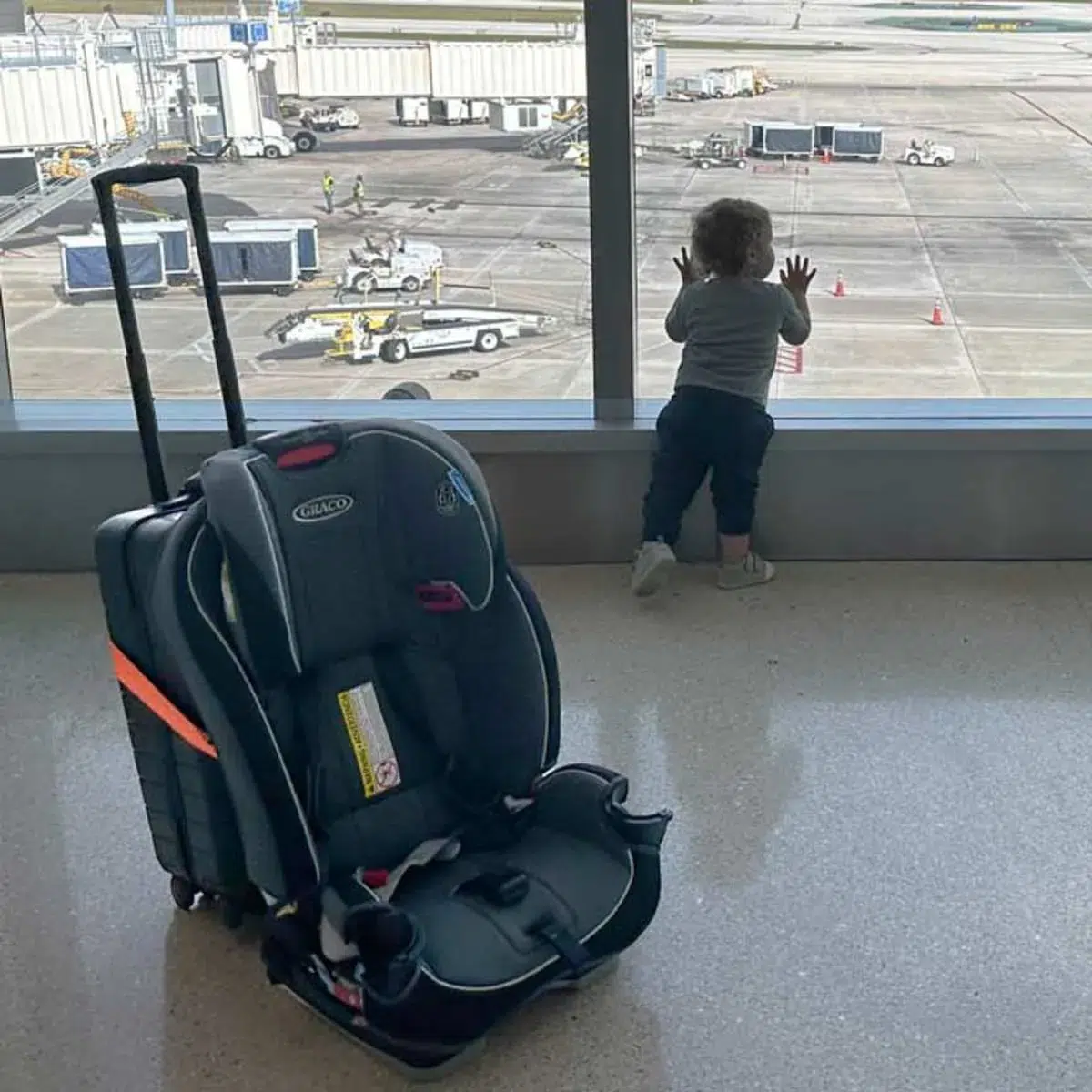 Old flattened bubble wrap beside fresh padding and travel bag